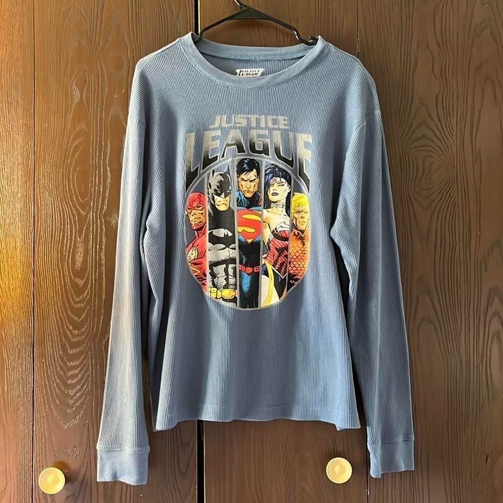 Justice League Men’s long sleeved blue top with superheroes on the front. XL